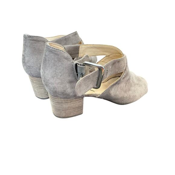 NINE WEST Groovy Go Suede Block Heels Cutout & Buckle Gray Taupe Greige Size 8 - Picture 4 of 10